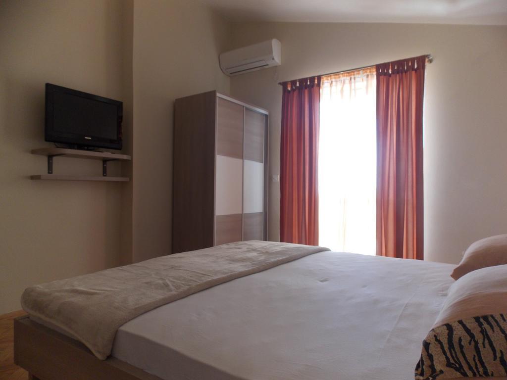 Apartmani Adriatic Ana Новалья Экстерьер фото