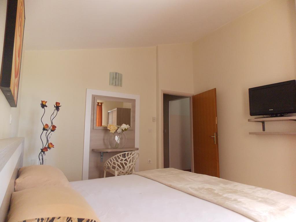 Apartmani Adriatic Ana Новалья Экстерьер фото
