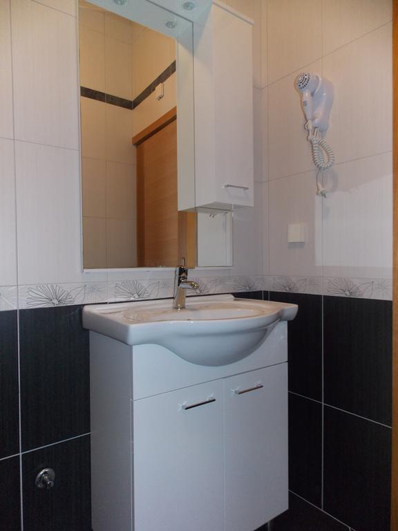 Apartmani Adriatic Ana Новалья Экстерьер фото