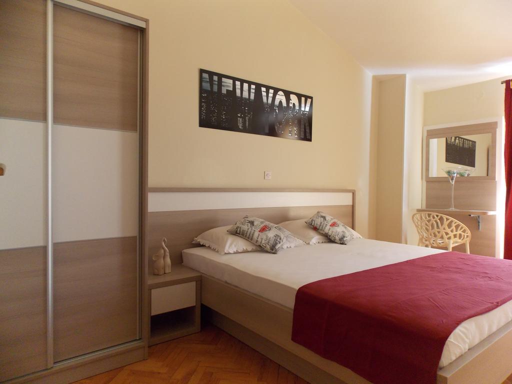 Apartmani Adriatic Ana Новалья Экстерьер фото