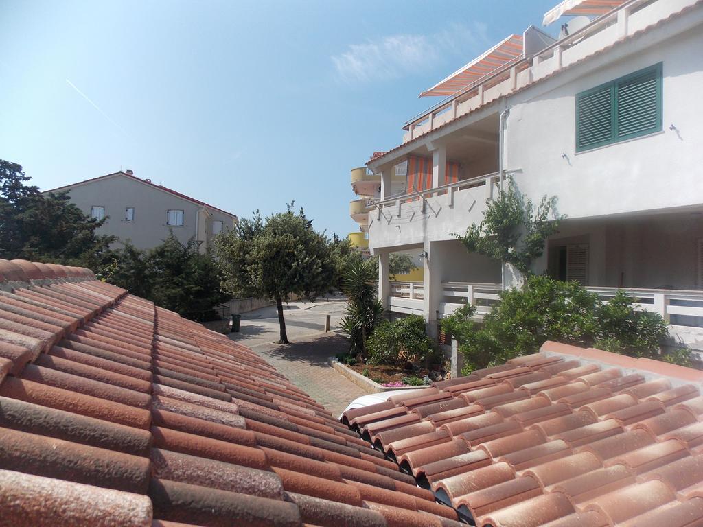Apartmani Adriatic Ana Новалья Экстерьер фото