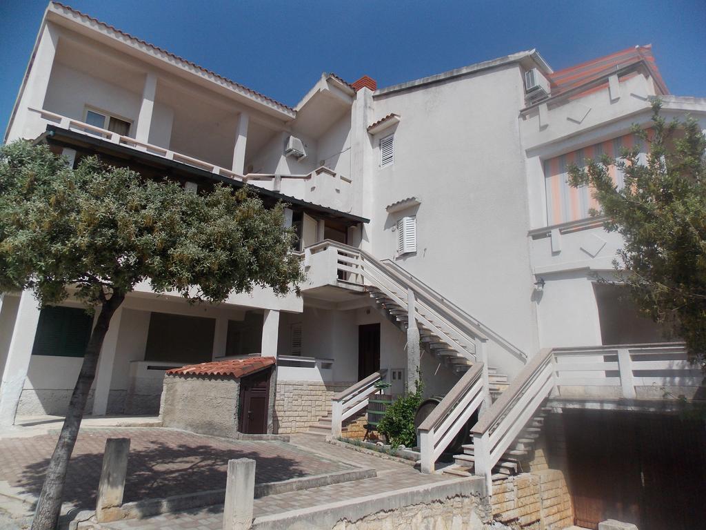 Apartmani Adriatic Ana Новалья Экстерьер фото