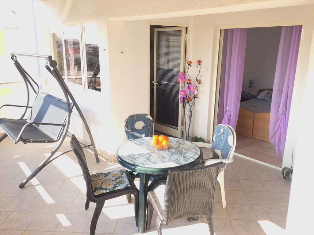 Apartmani Adriatic Ana Новалья Экстерьер фото