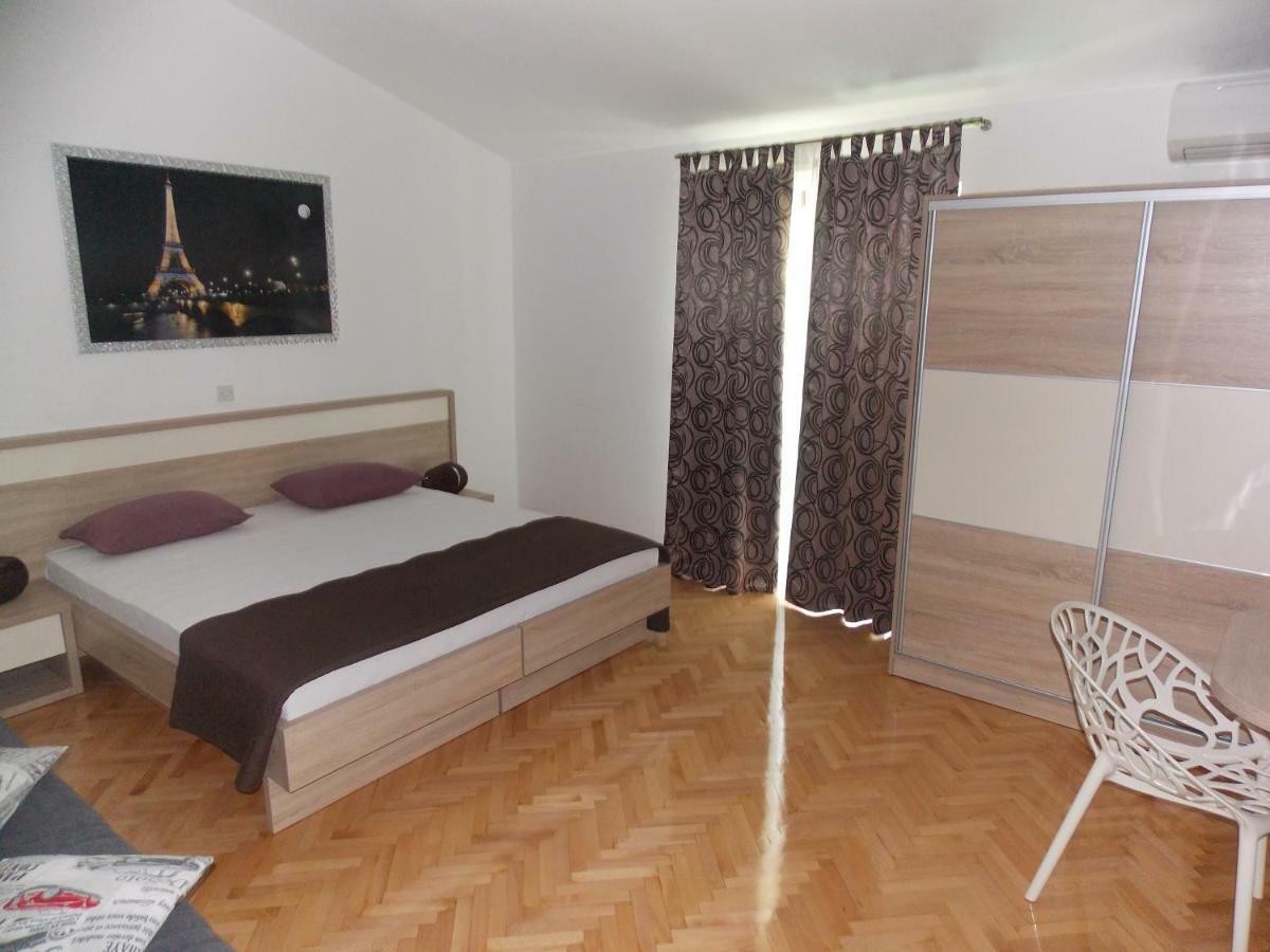 Apartmani Adriatic Ana Новалья Экстерьер фото